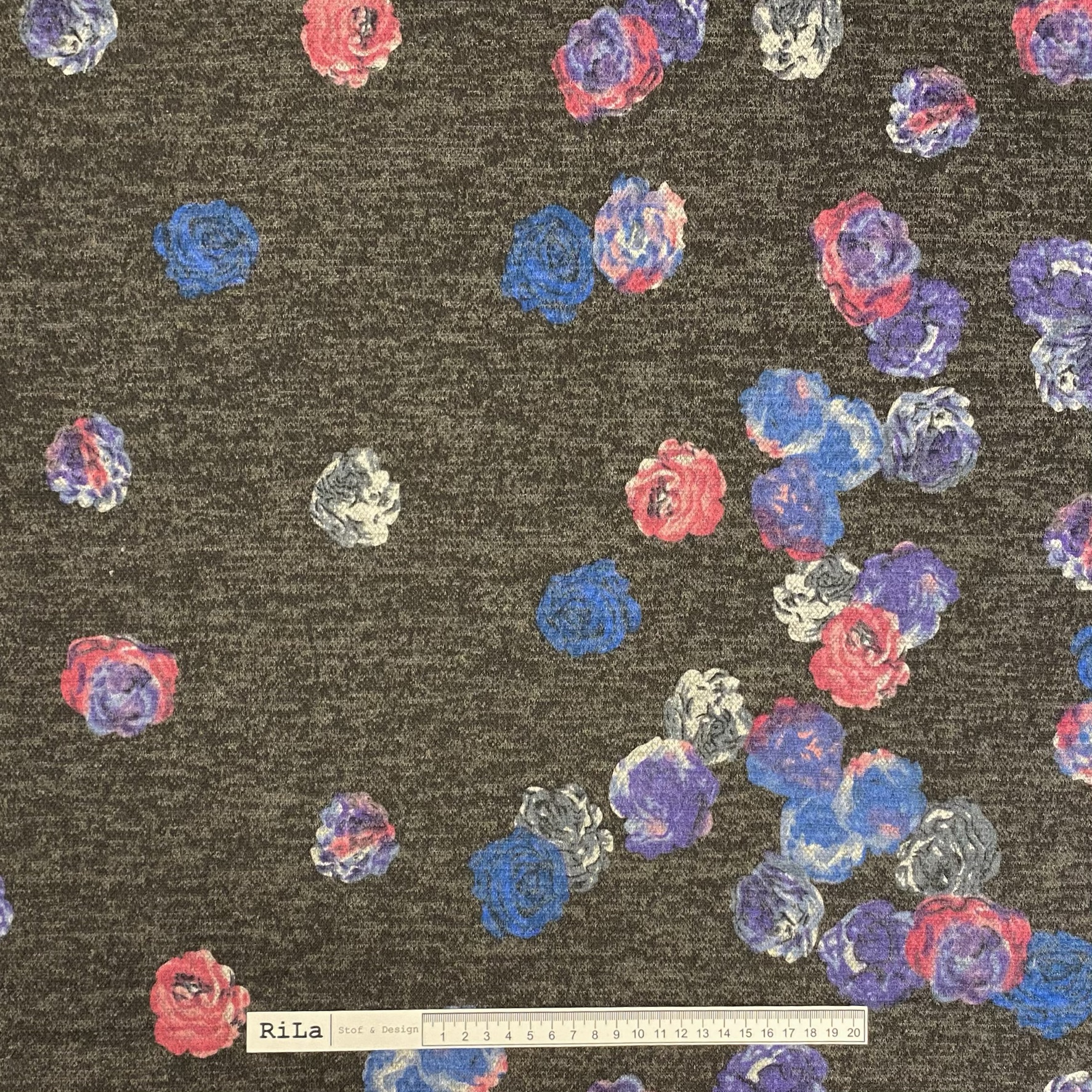 Polyester/Viscose strik gråmeleret med blå/lilla RiLa & Design
