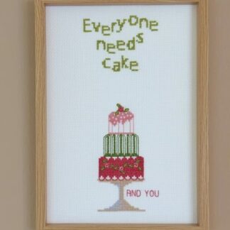 Pomp Stitch Broderi-kit: Billede, "Everyone needs cake"